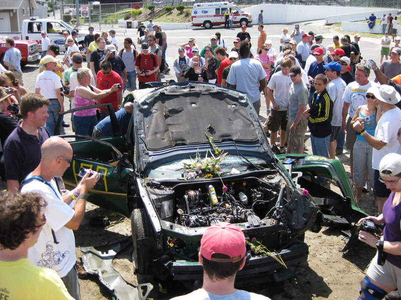 Illustration for article titled The 24 Hours Of LeMons New England 2009 Über Gallery, Part 4